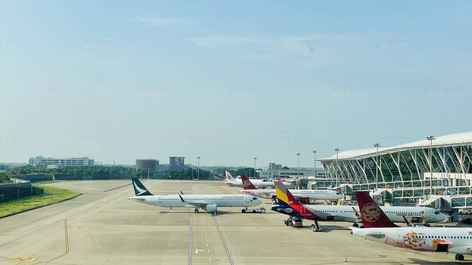 浦东机场起飞啦图片