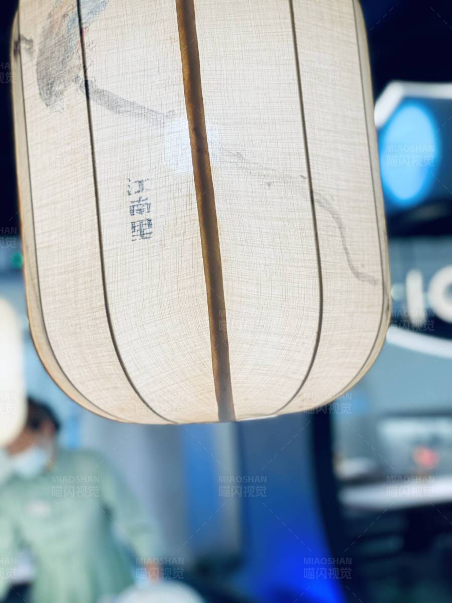 美美的吃饭图片