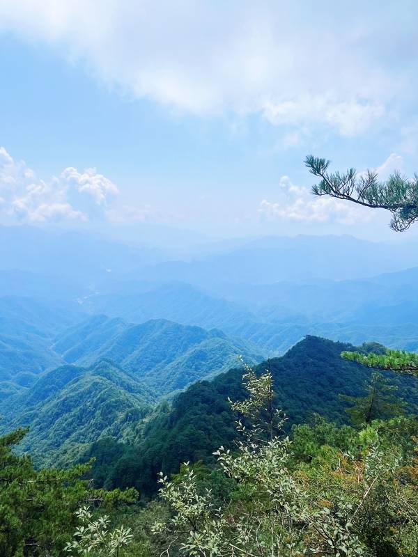 青山绿水 云雾缭绕的山景图片
