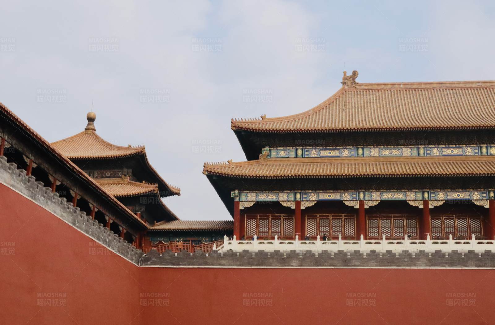 故宫的红墙和屋檐图片