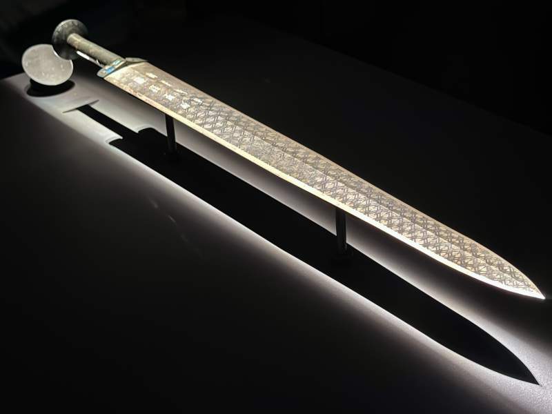 古代青铜剑的精美工艺图片