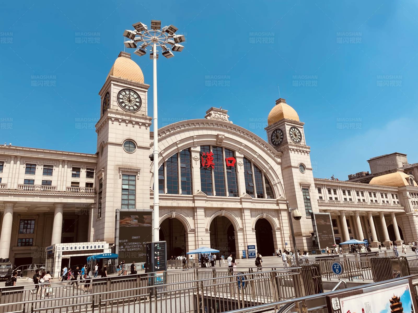 汉口火车站前的广场图片