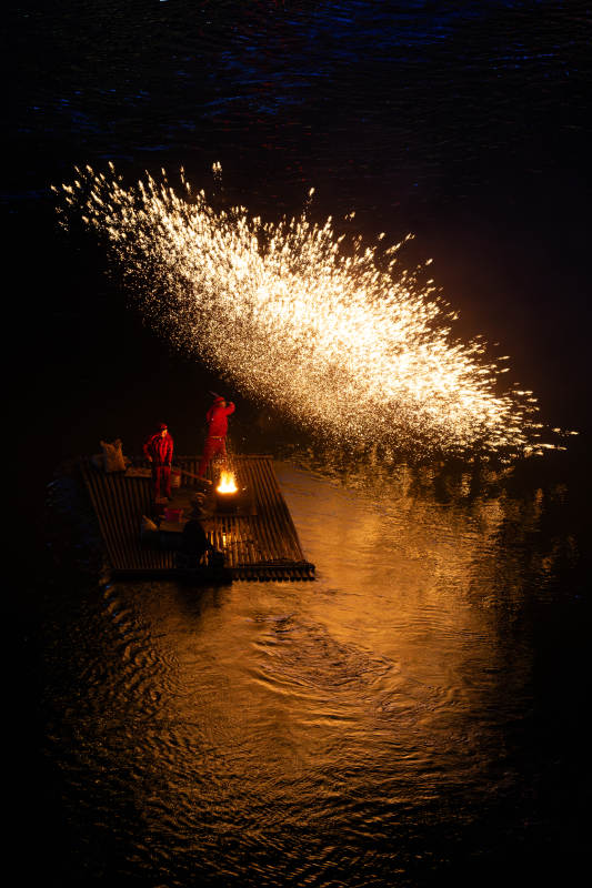 水上打铁花表演图片