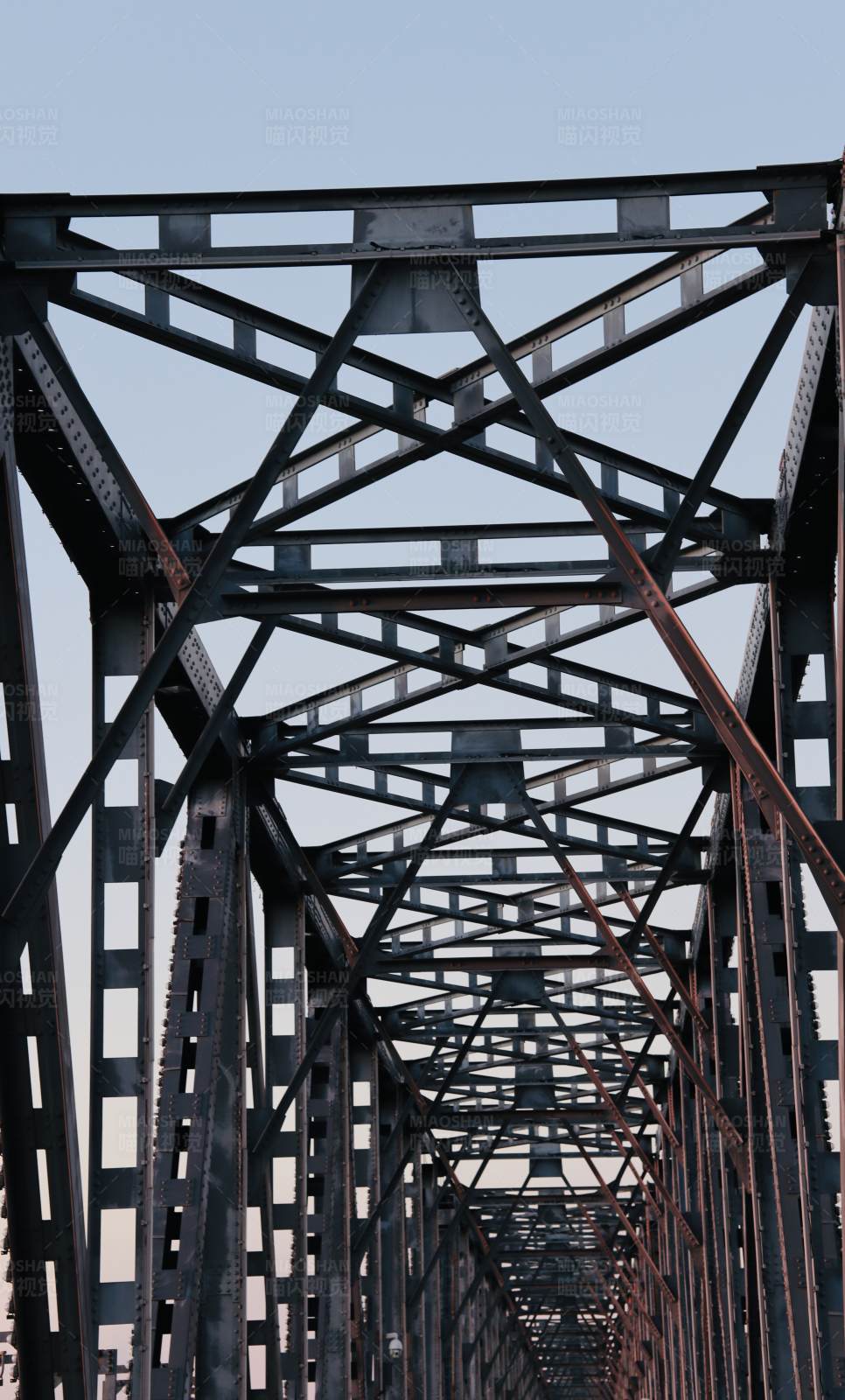铁桥的结构之美图片