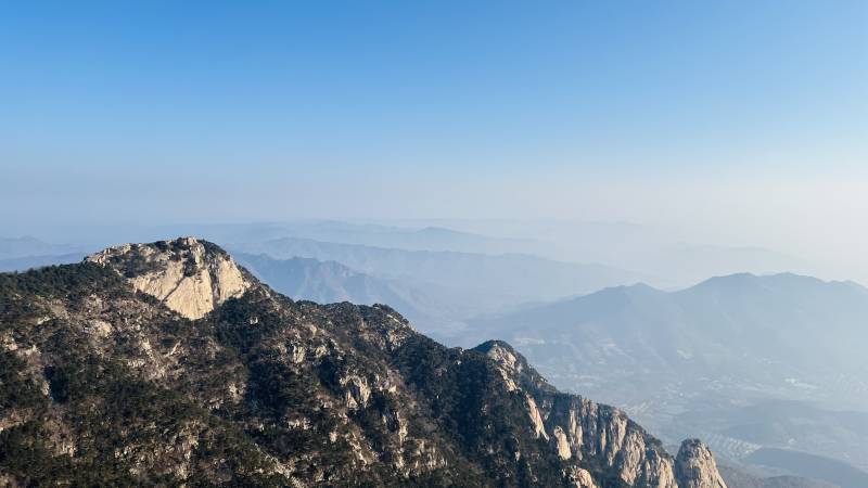 远眺群山 蓝天白云图片