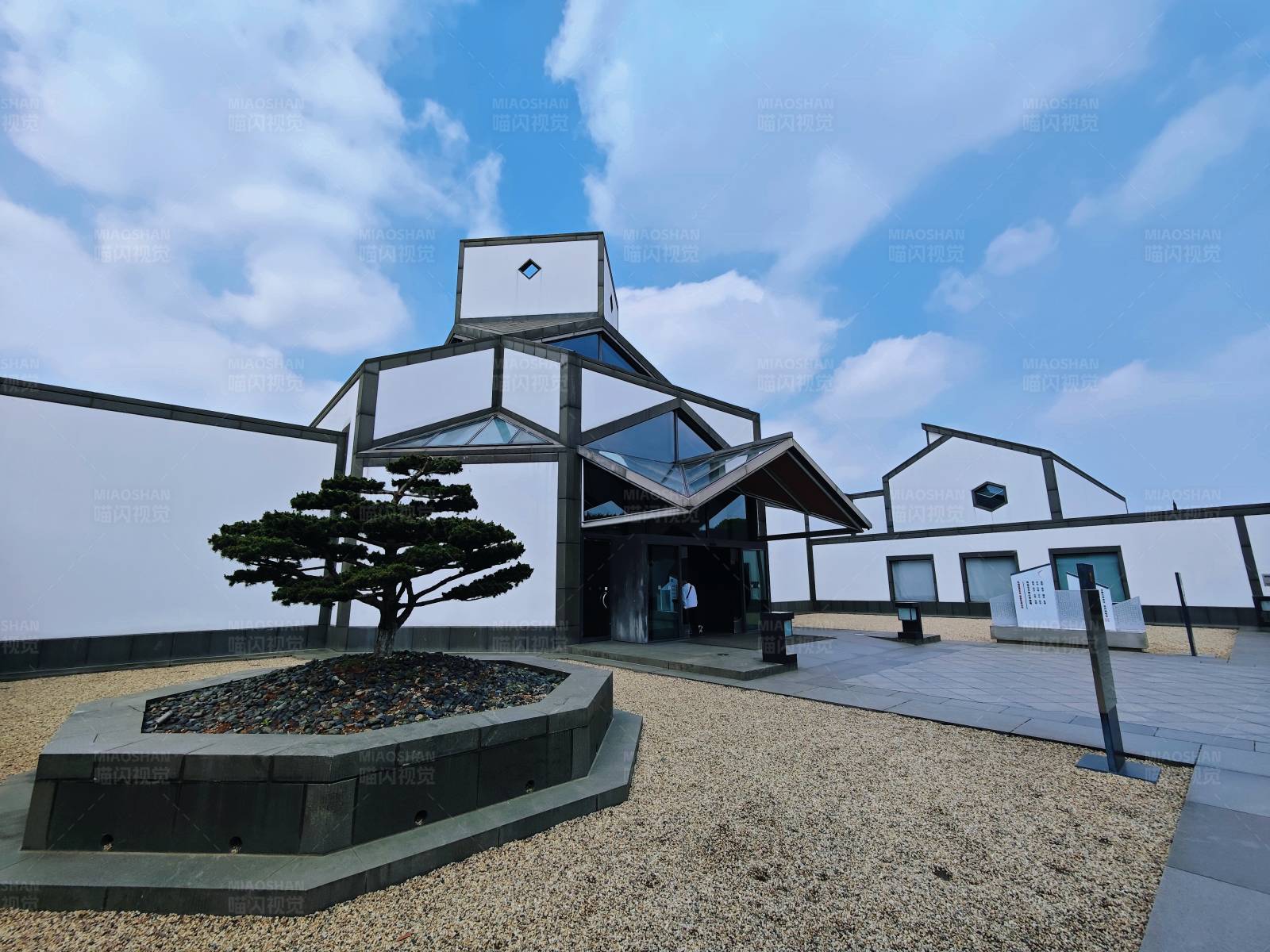 现代建筑与传统园林的结合图片