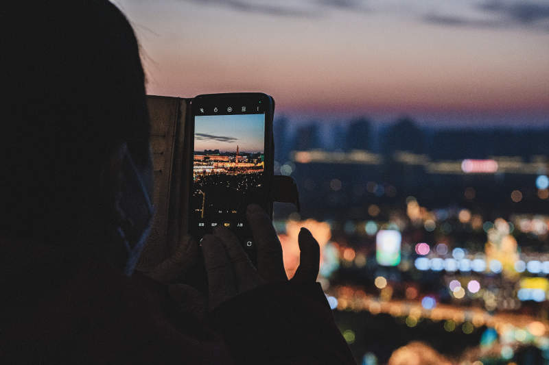 夜幕下的城市风光摄影图片