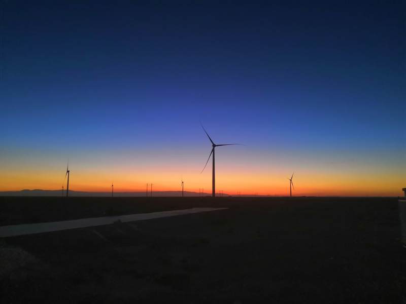 风车与夕阳图片