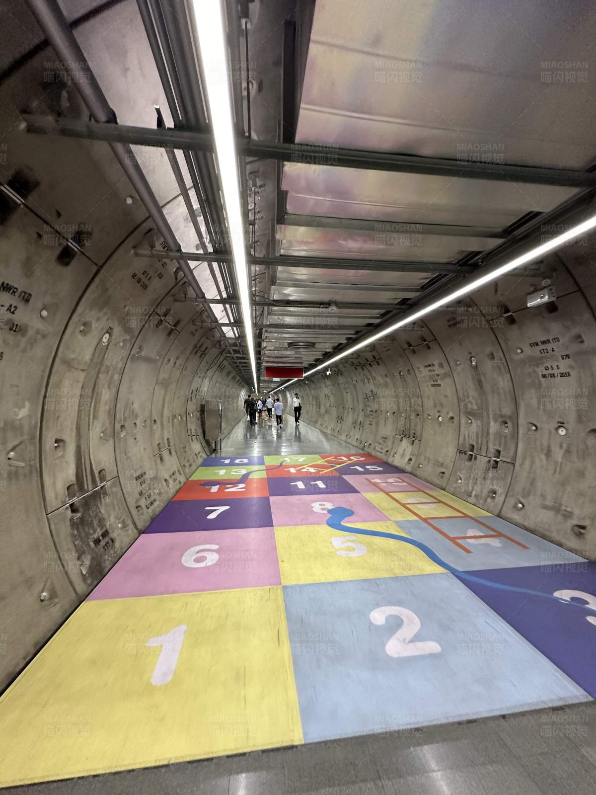 地下隧道的彩色数字游戏图片