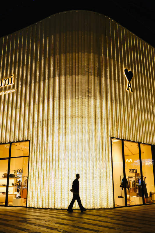 夜幕下的时尚地标 ami旗舰店图片