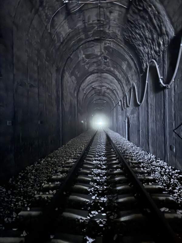 隧道尽头的光明图片