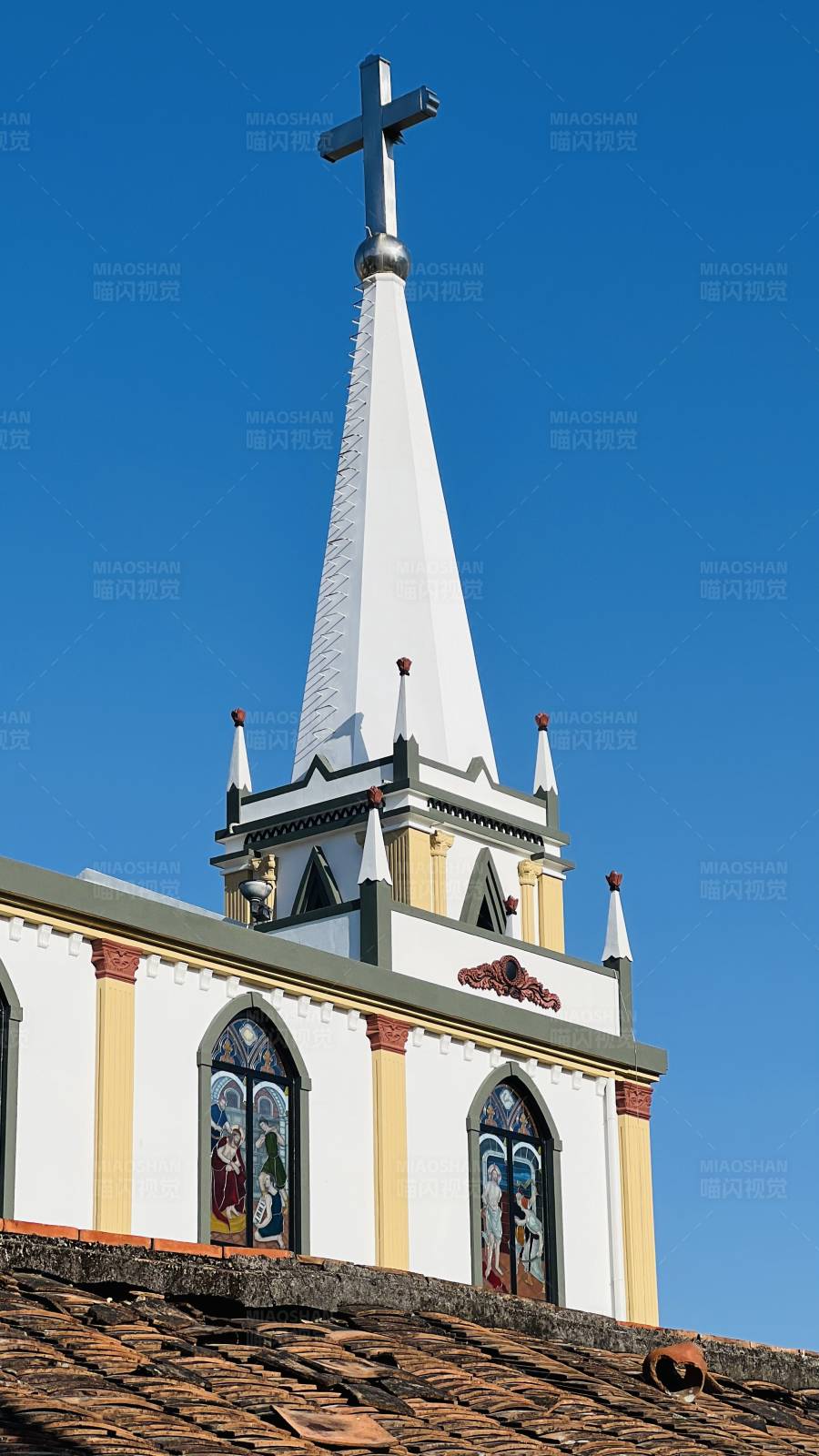 教堂尖顶图片