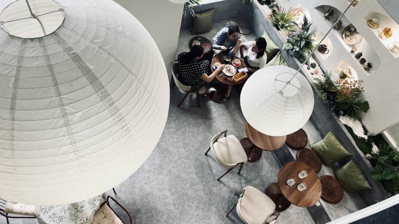 咖啡馆的宁静时光图片