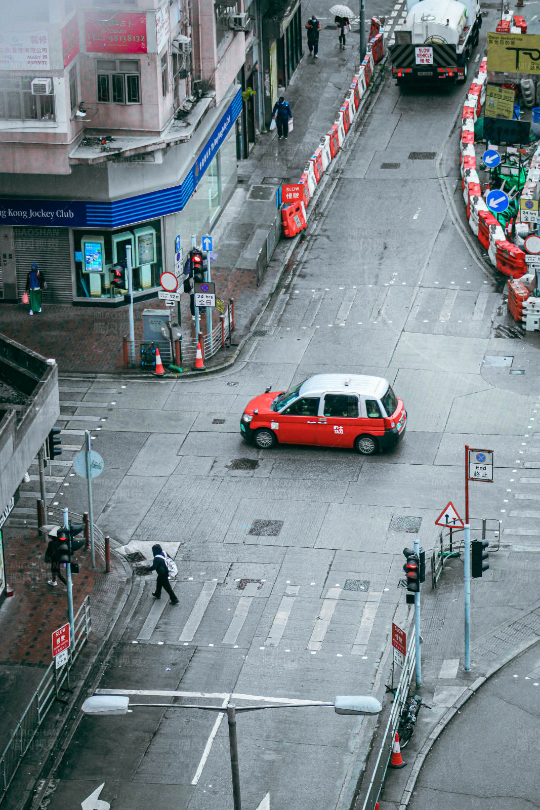 香港街头的红色出租车图片