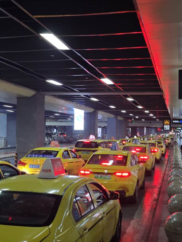 出租车排长队图片