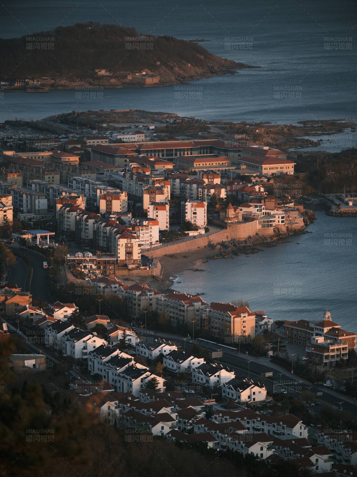 海滨小镇的黄昏图片
