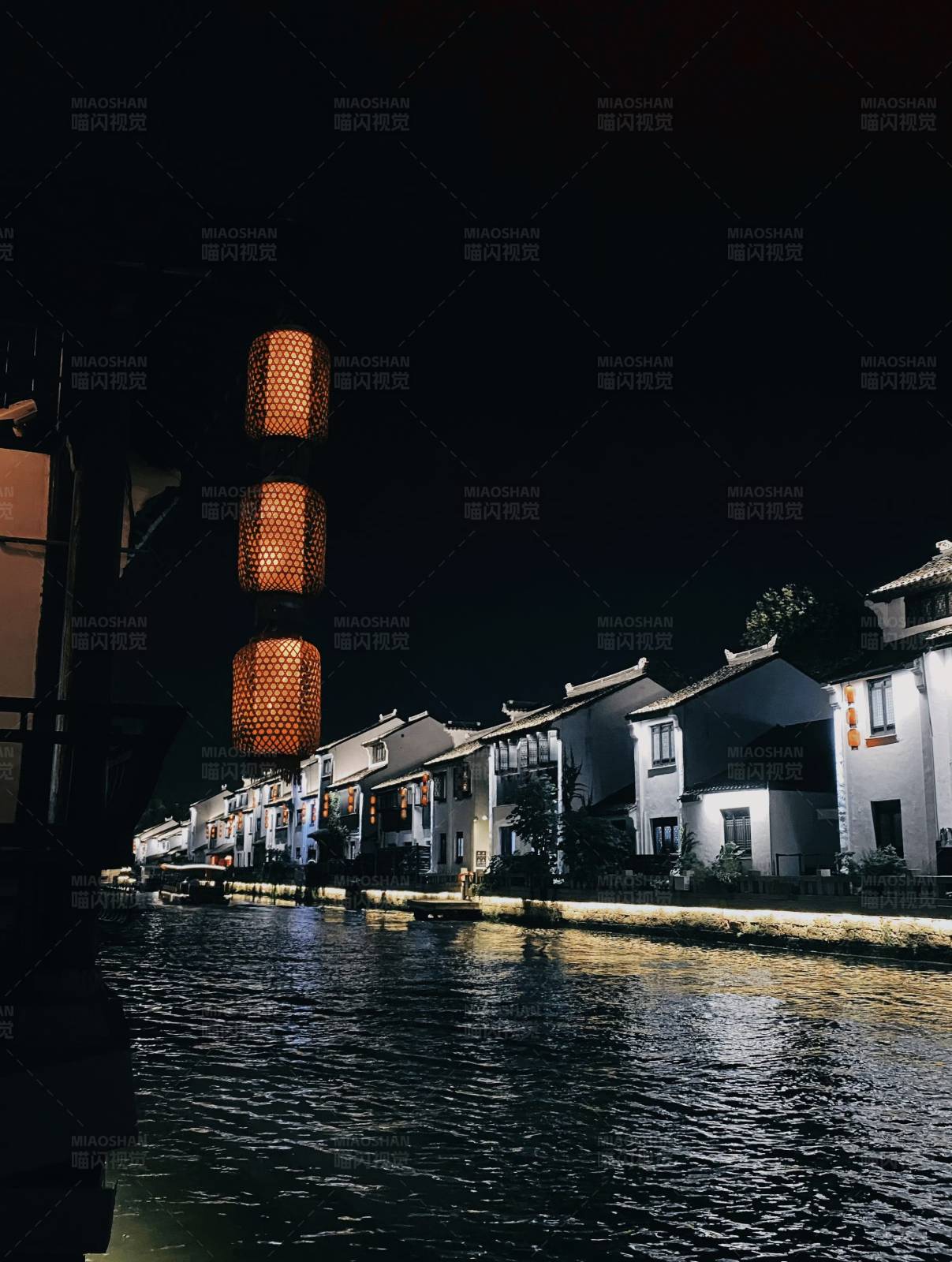 夜幕下的江南水乡图片