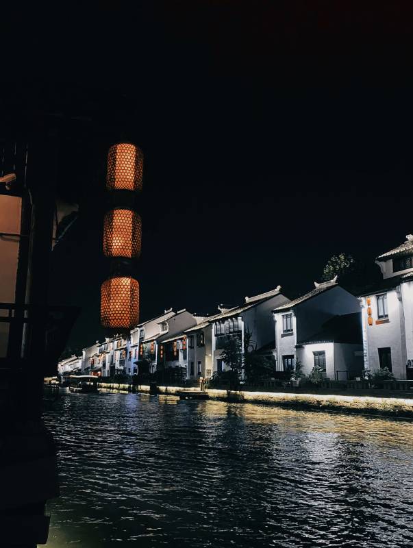 夜幕下的江南水乡图片