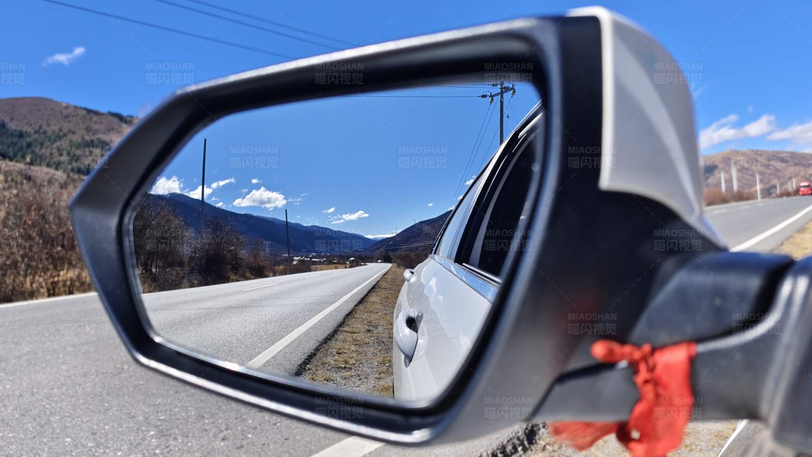 后视镜中的风景图片