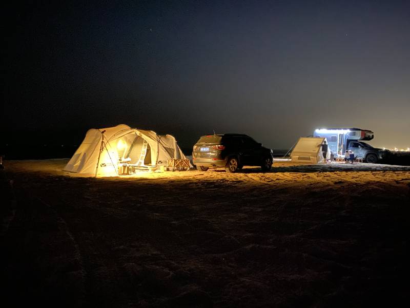 夜幕下的露营之旅图片