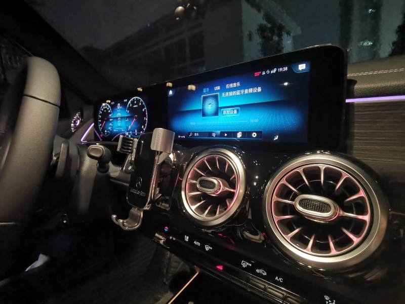 豪华汽车内饰展示图片