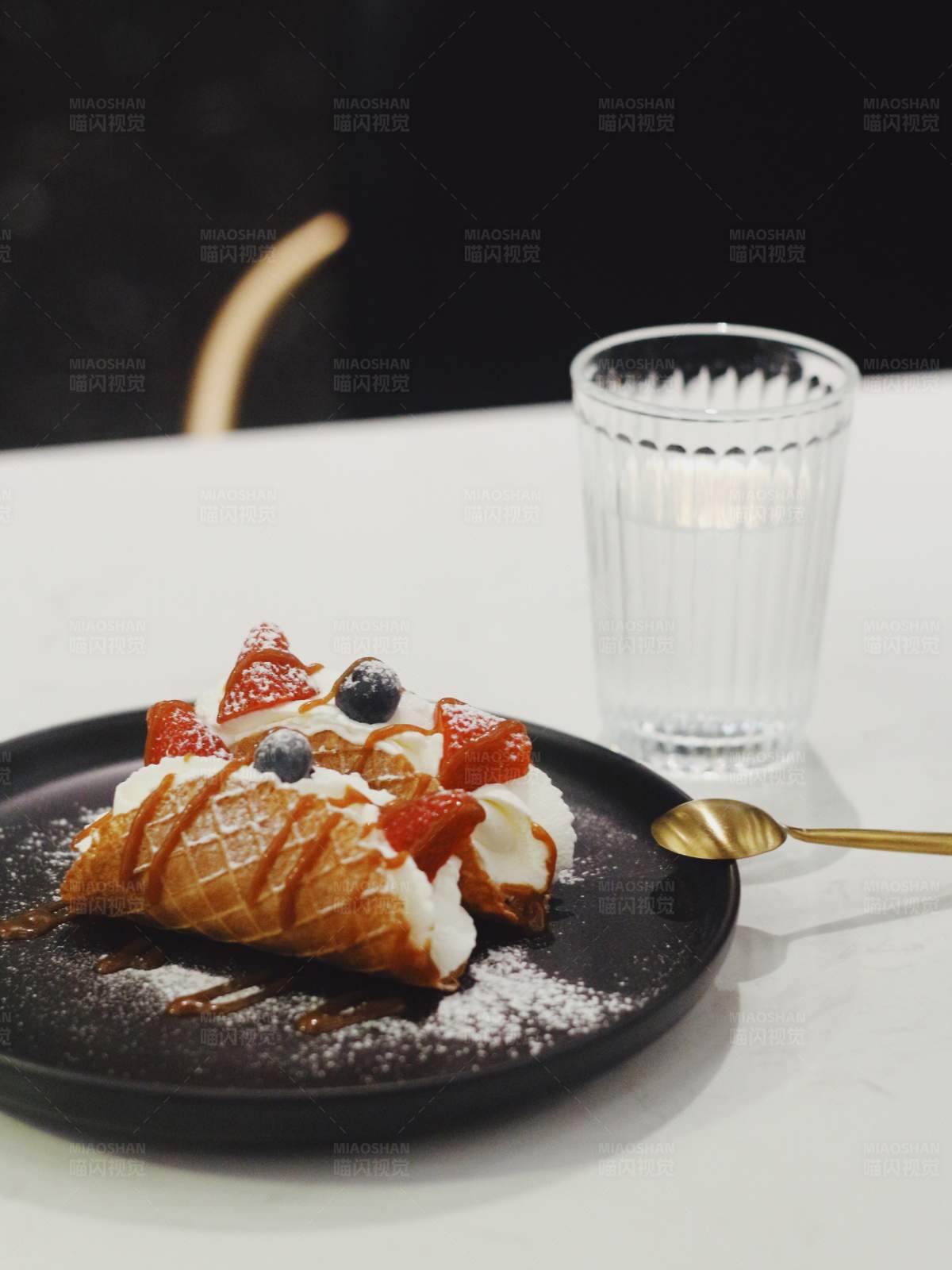 甜蜜时刻 华夫饼与浆果的完美结合图片