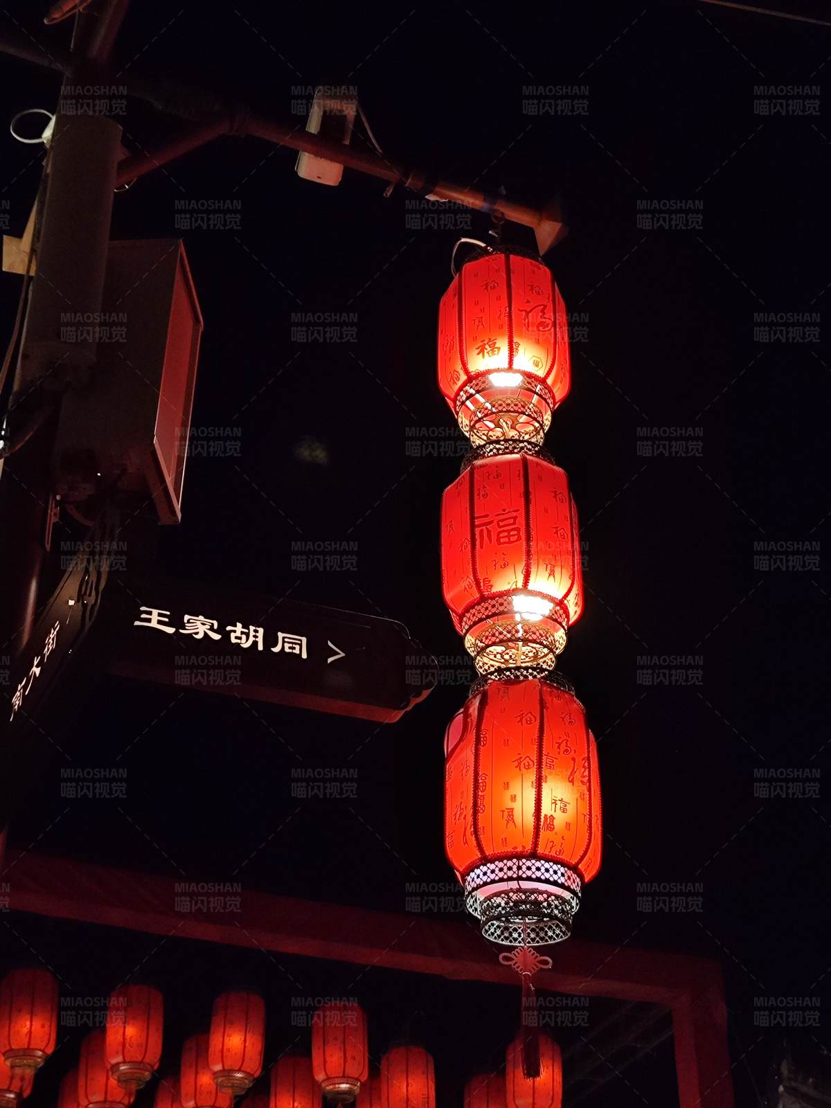 夜幕下的红灯笼图片