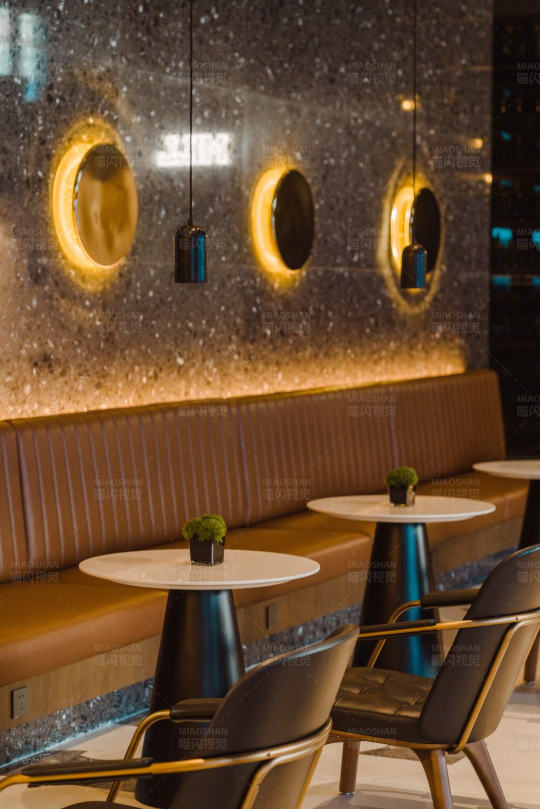 现代简约风格的餐厅设计图片