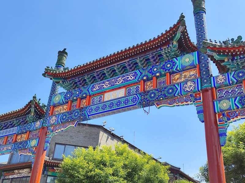 北京胡同口的牌坊图片