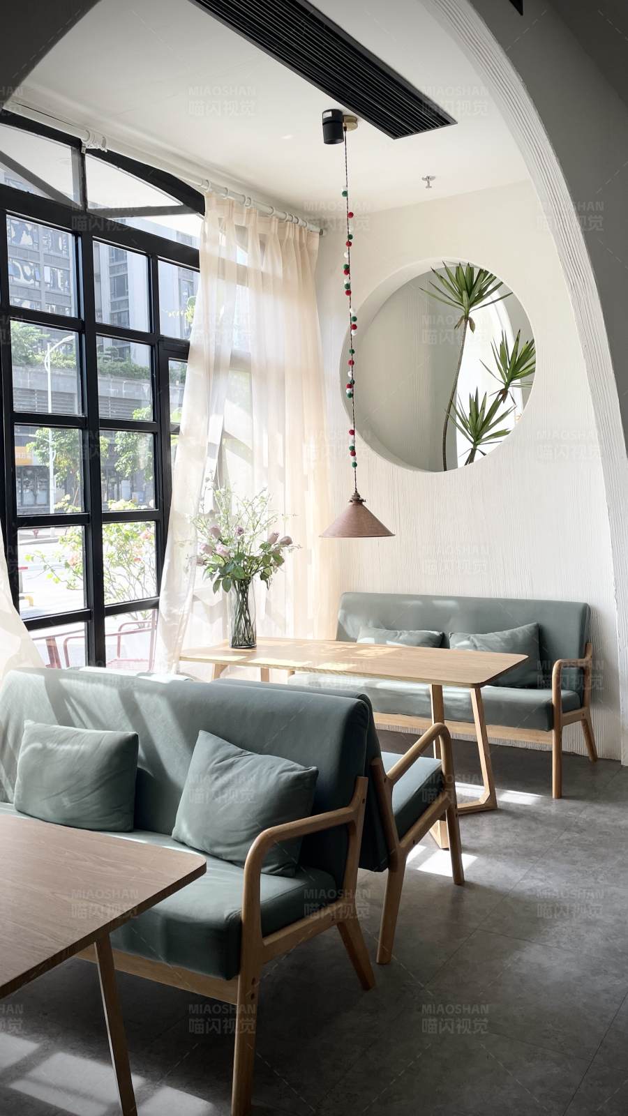 现代简约咖啡馆室内设计图片