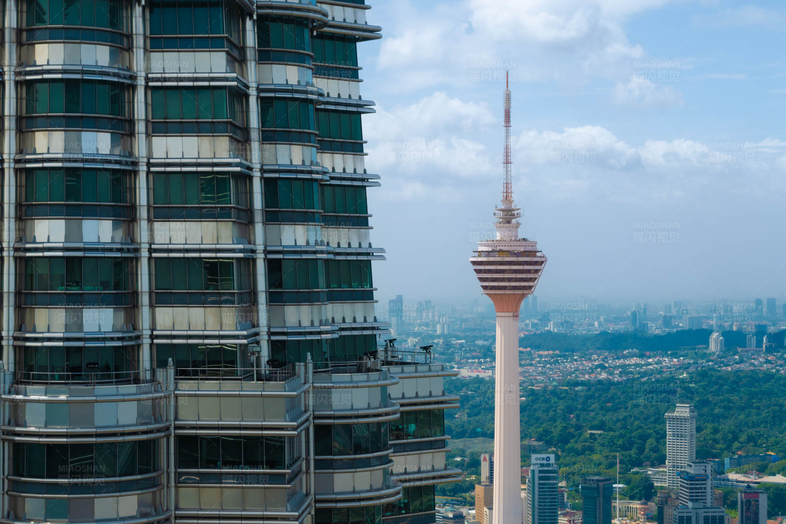 吉隆坡双子塔与电视塔图片