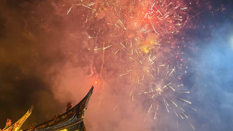 烟花绽放 庆祝新年图片