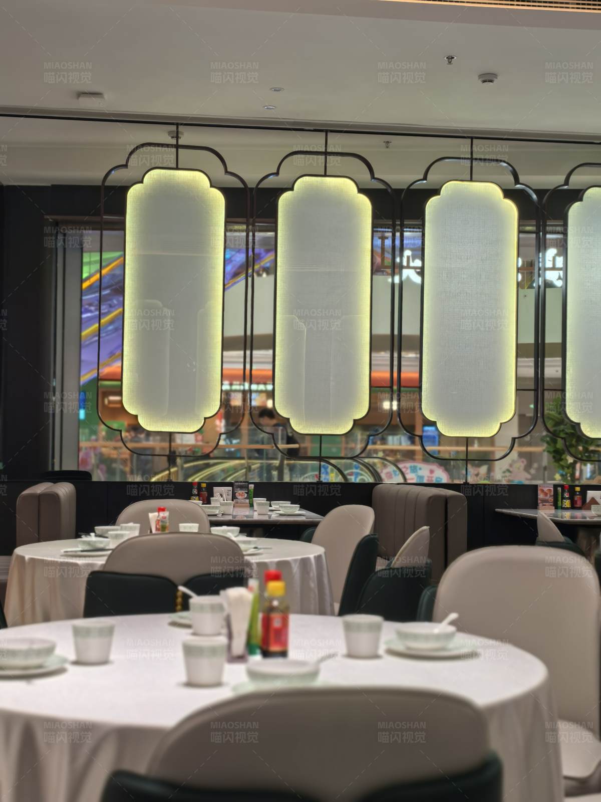 现代餐厅的优雅氛围图片