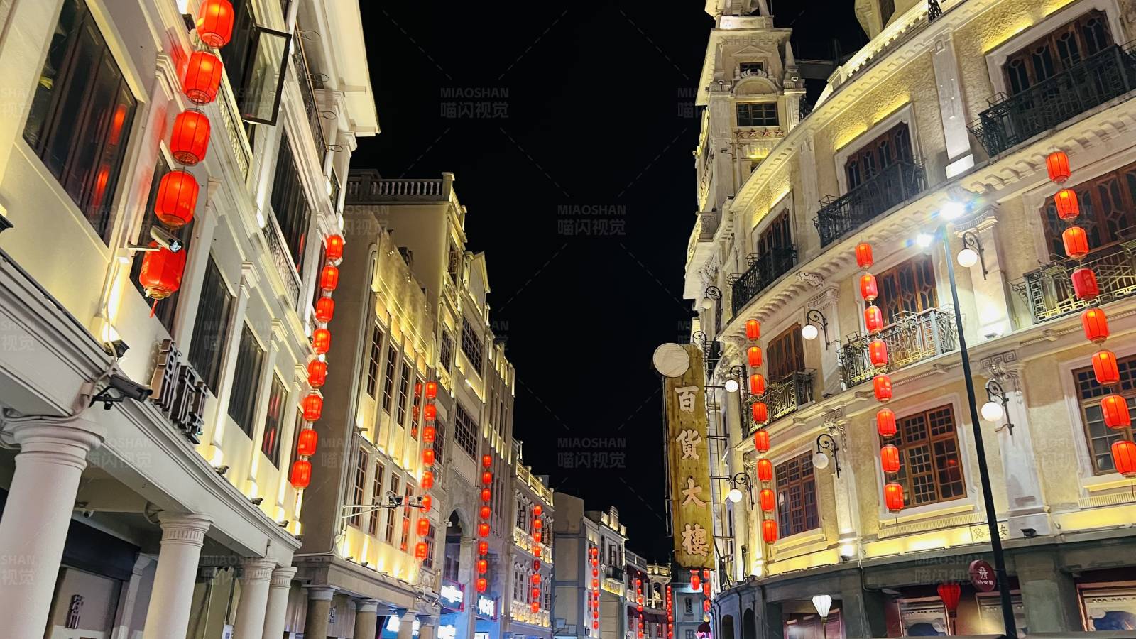 夜幕下的汕头老街图片