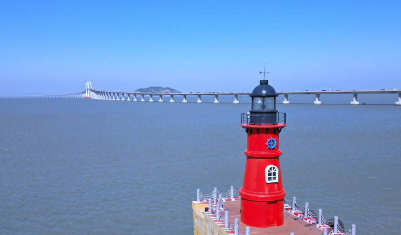南澳岛灯塔与跨海大桥图片