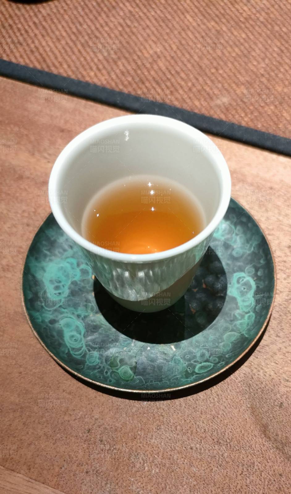 一杯茶的静谧时光图片