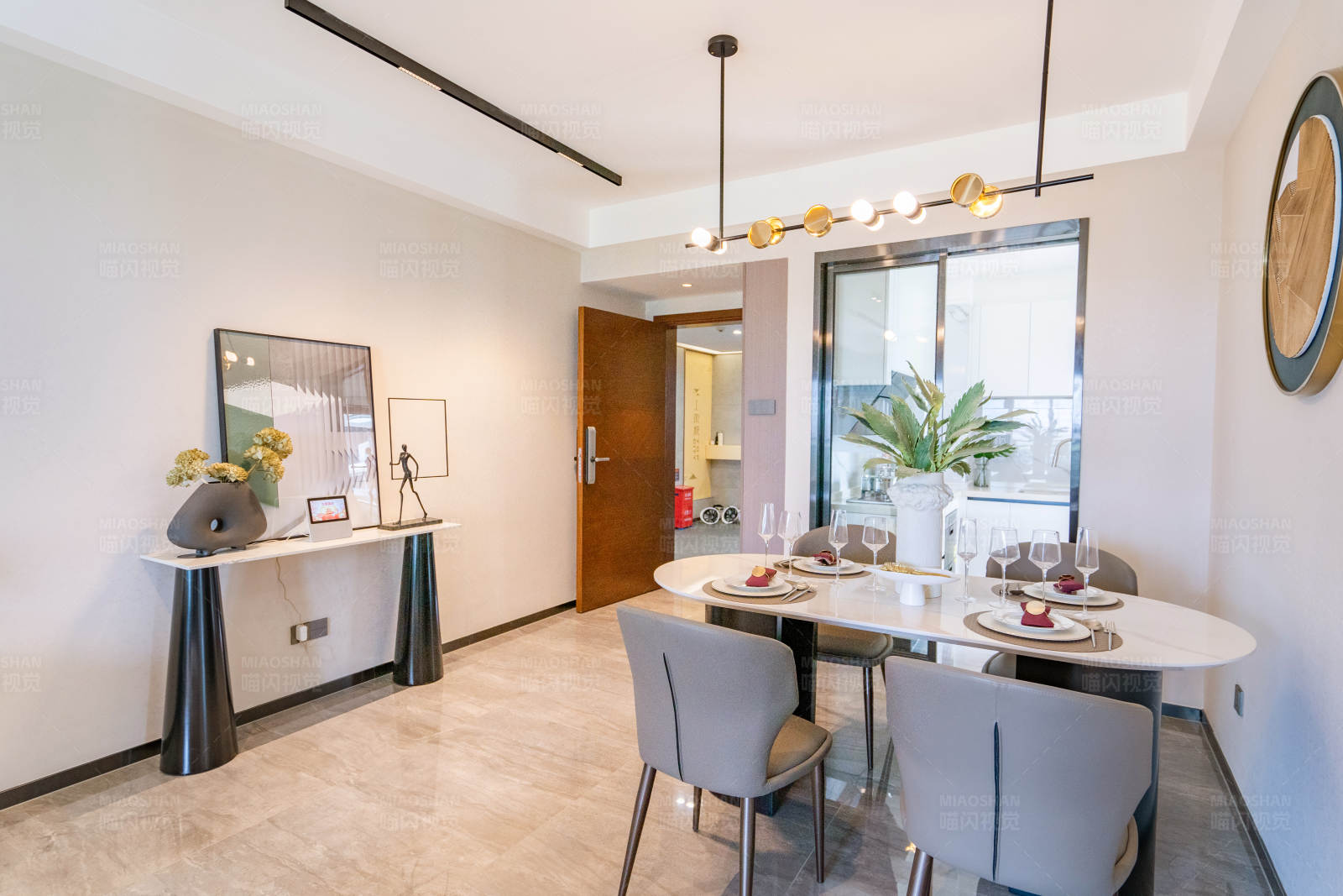 现代简约风格餐厅设计图片