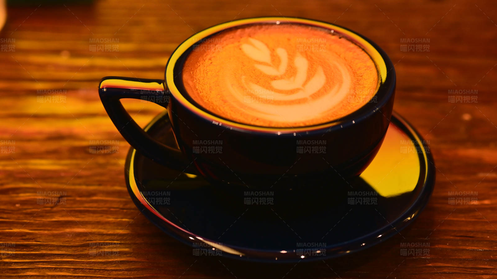 一杯拿铁咖啡图片