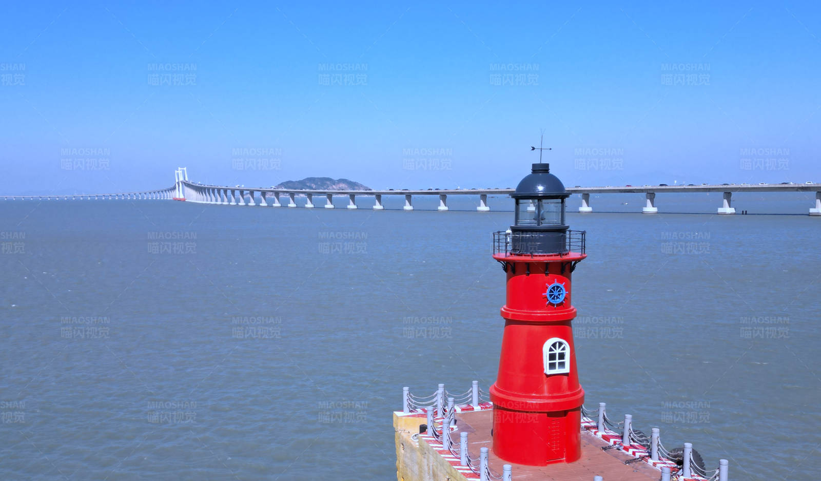 南澳岛灯塔与跨海大桥图片