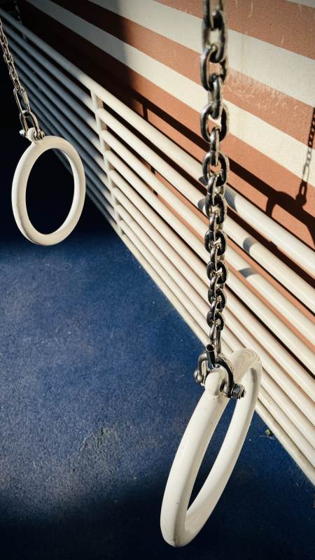 体操吊环训练场图片