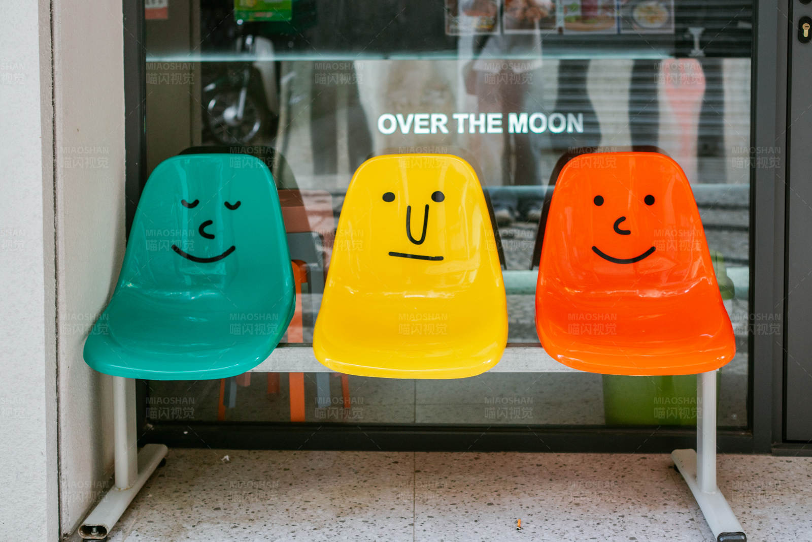 三张笑脸椅子图片