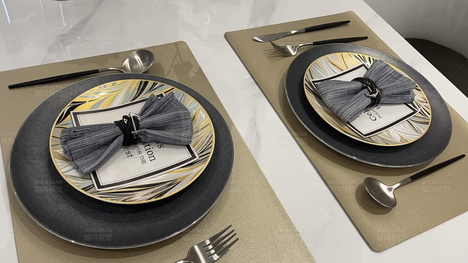 优雅餐桌布置 金色与黑色的完美结合图片