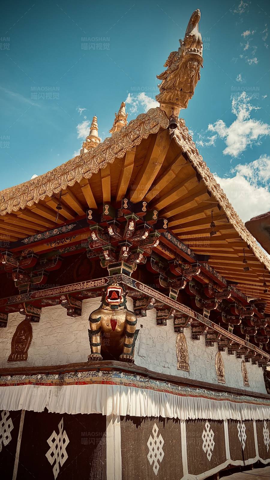 藏式建筑的屋顶装饰图片