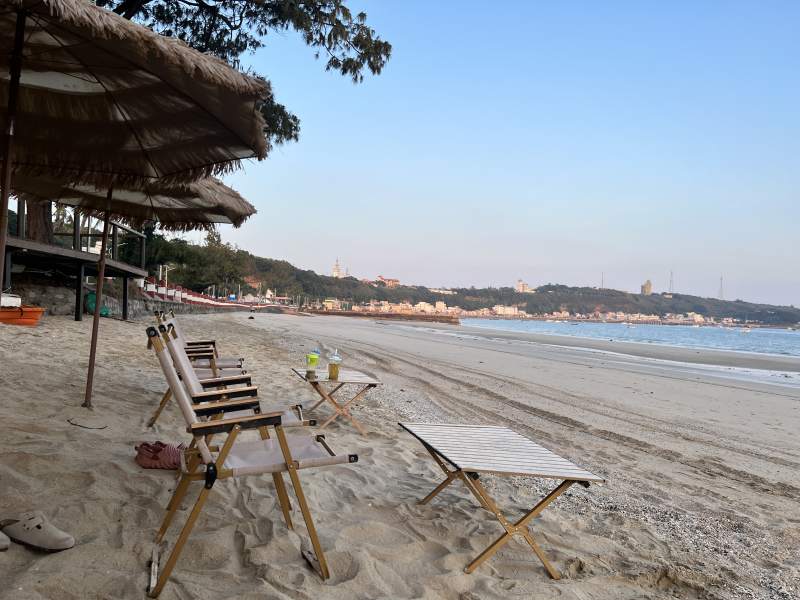 海滩上的休闲时光图片