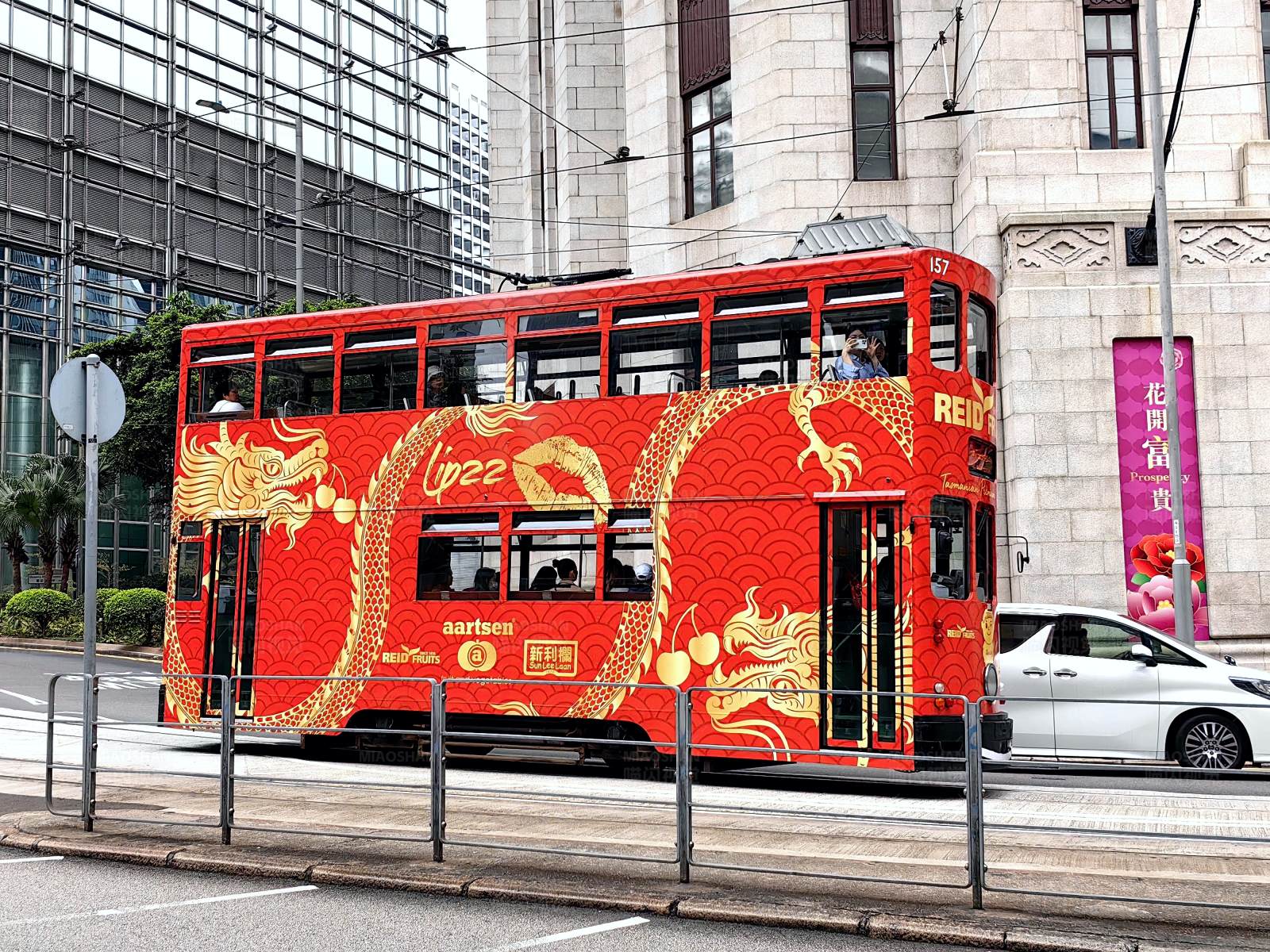 香港红色双层电车图片