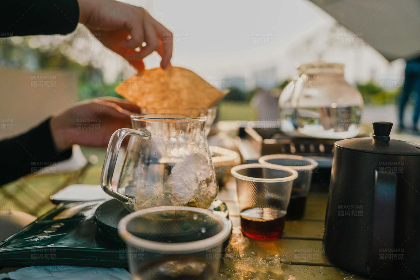 户外野餐 享受悠闲时光图片