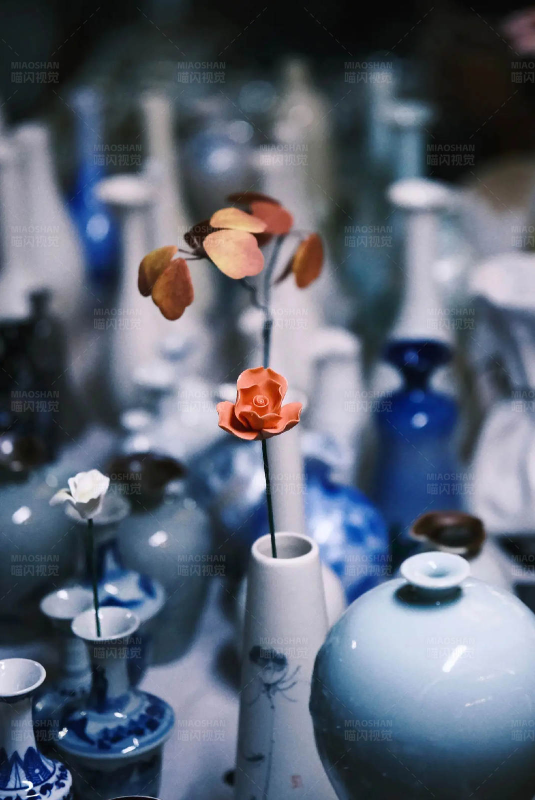 瓷器花瓶中的艺术之美图片