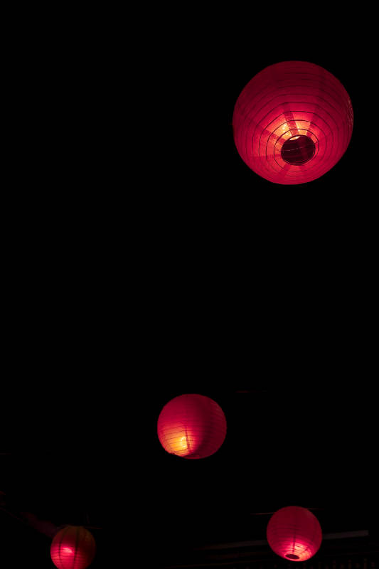 夜空中的红灯笼图片