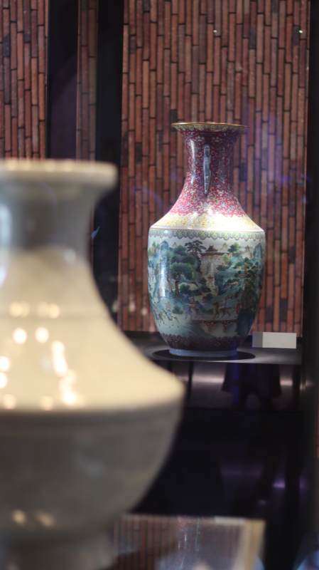 古董瓷器展览 精美花瓶展示图片