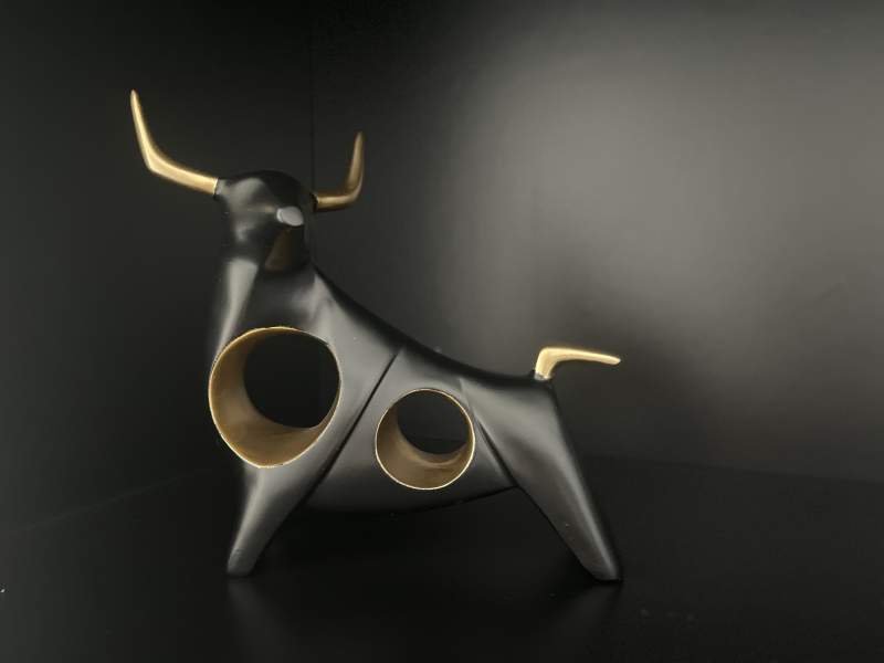 现代抽象雕塑 黑金牛图片